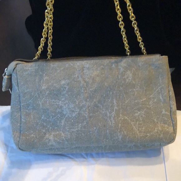Moved Sondra Roberts roomy fabric, faux stamped leather double chain strap bag - Picture 4 of 10